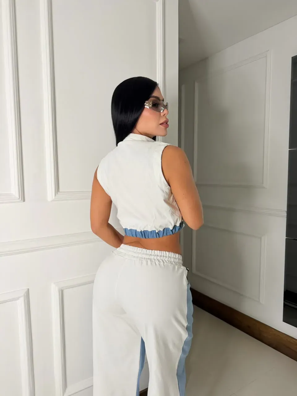 Set Elegante Bicolor de Tela Liviana con Cierre Frontal y Pierna Ancha