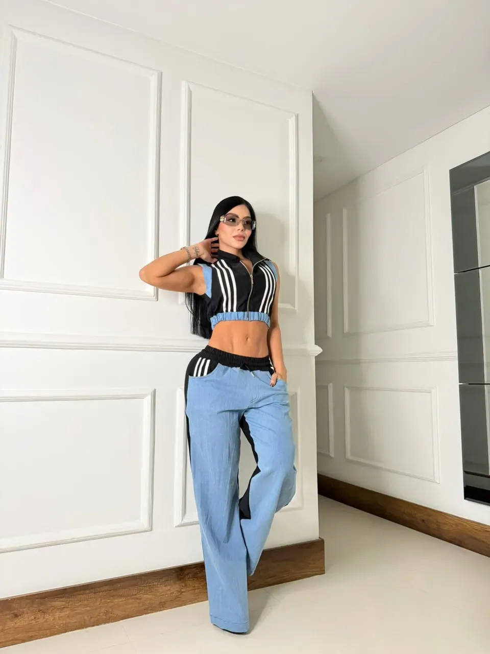Set Elegante Bicolor de Tela Liviana con Cierre Frontal y Pierna Ancha