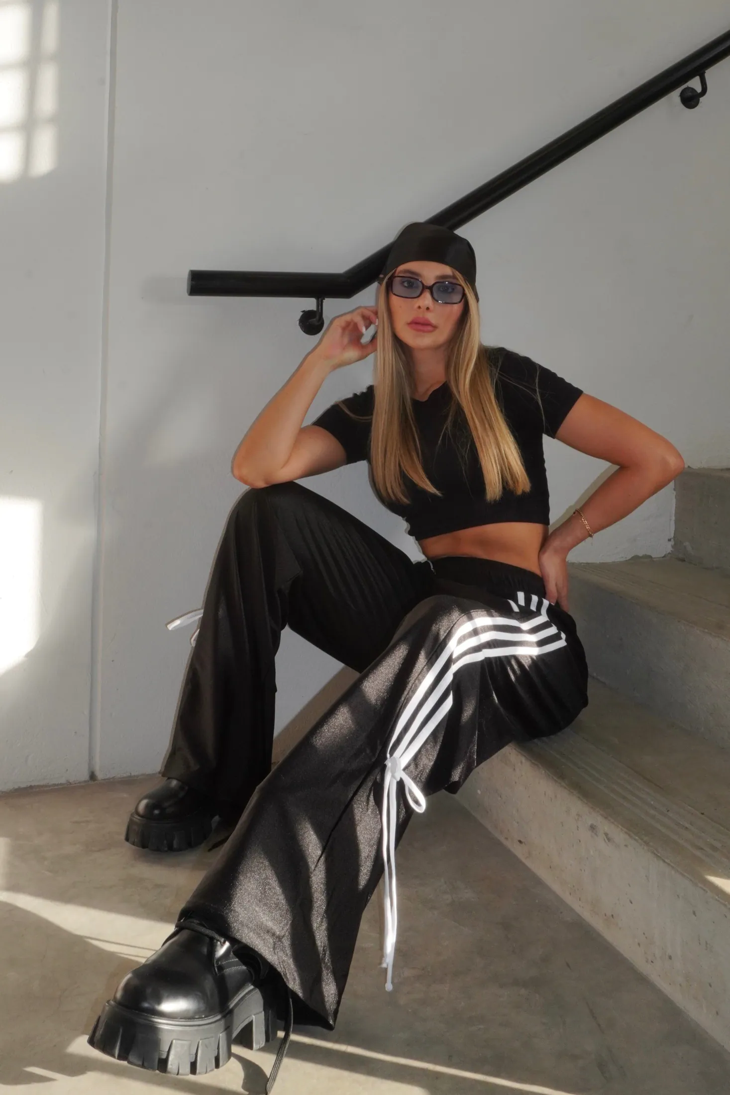 Look para mujer con Sudadera rayas tela destellante casual y moños decorativo