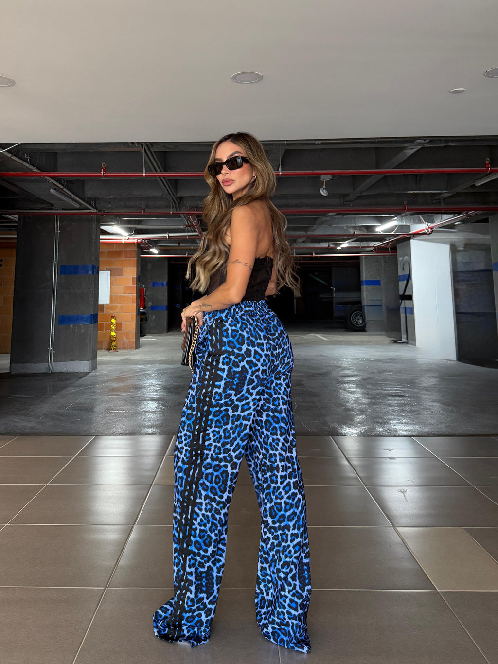Sudadera en nylon sublimado - animal print leopardo azul con franjas laterales