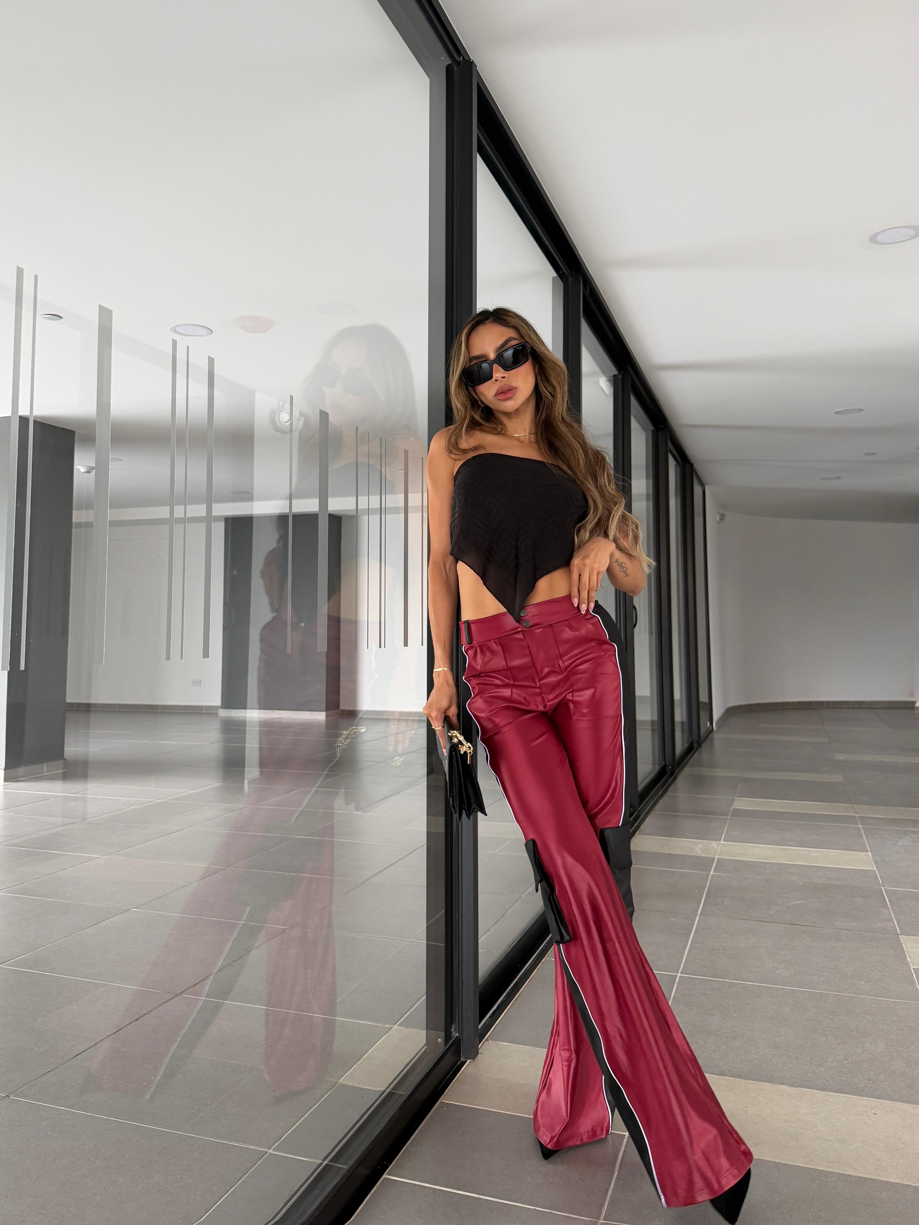 Pantalón efecto cuero Bicolor con Raya Lateral y Bolsillo Cargo