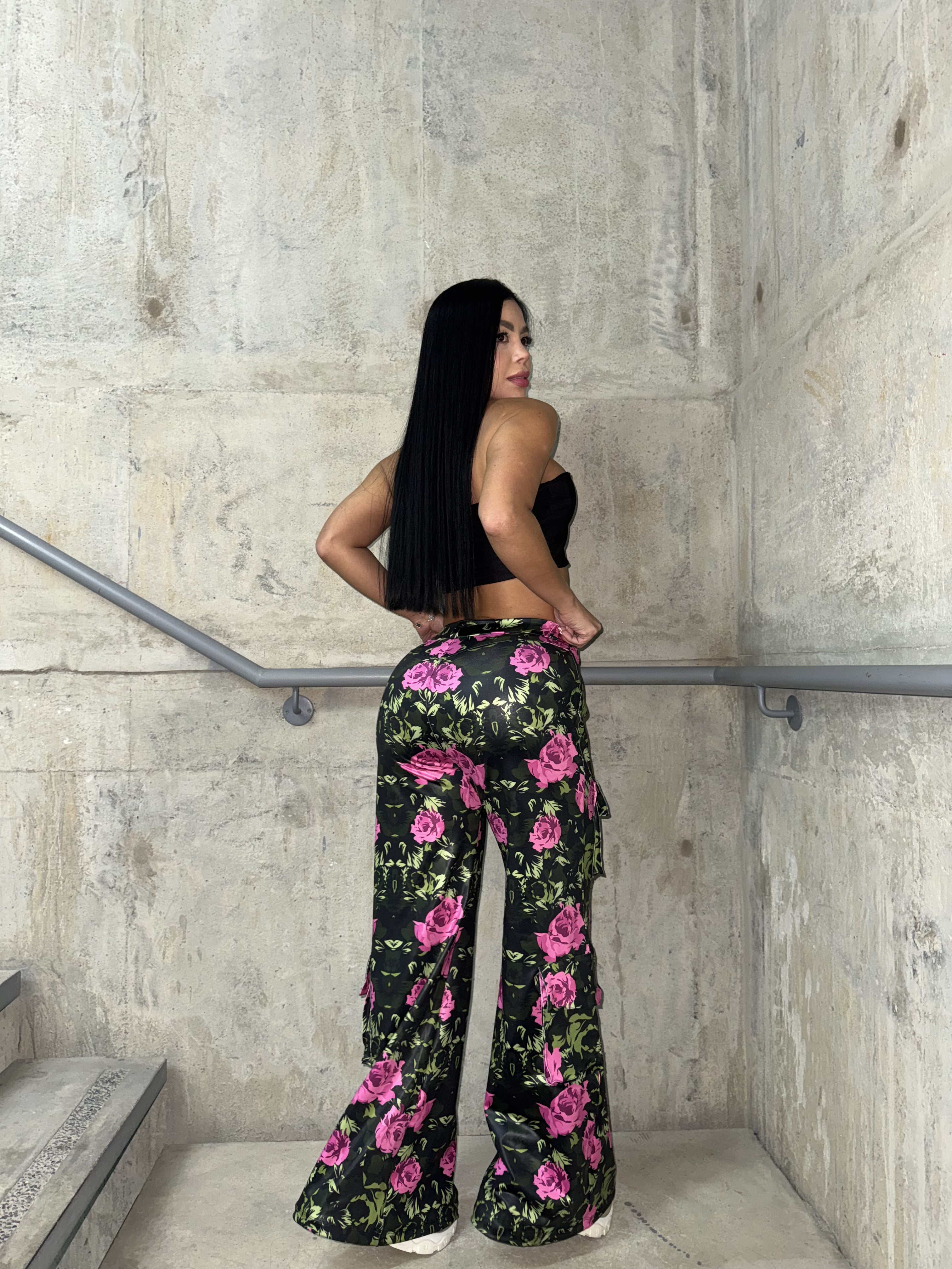 Pantalón efecto cuero Estampado Floral de Rosas Bolsillos Cargo