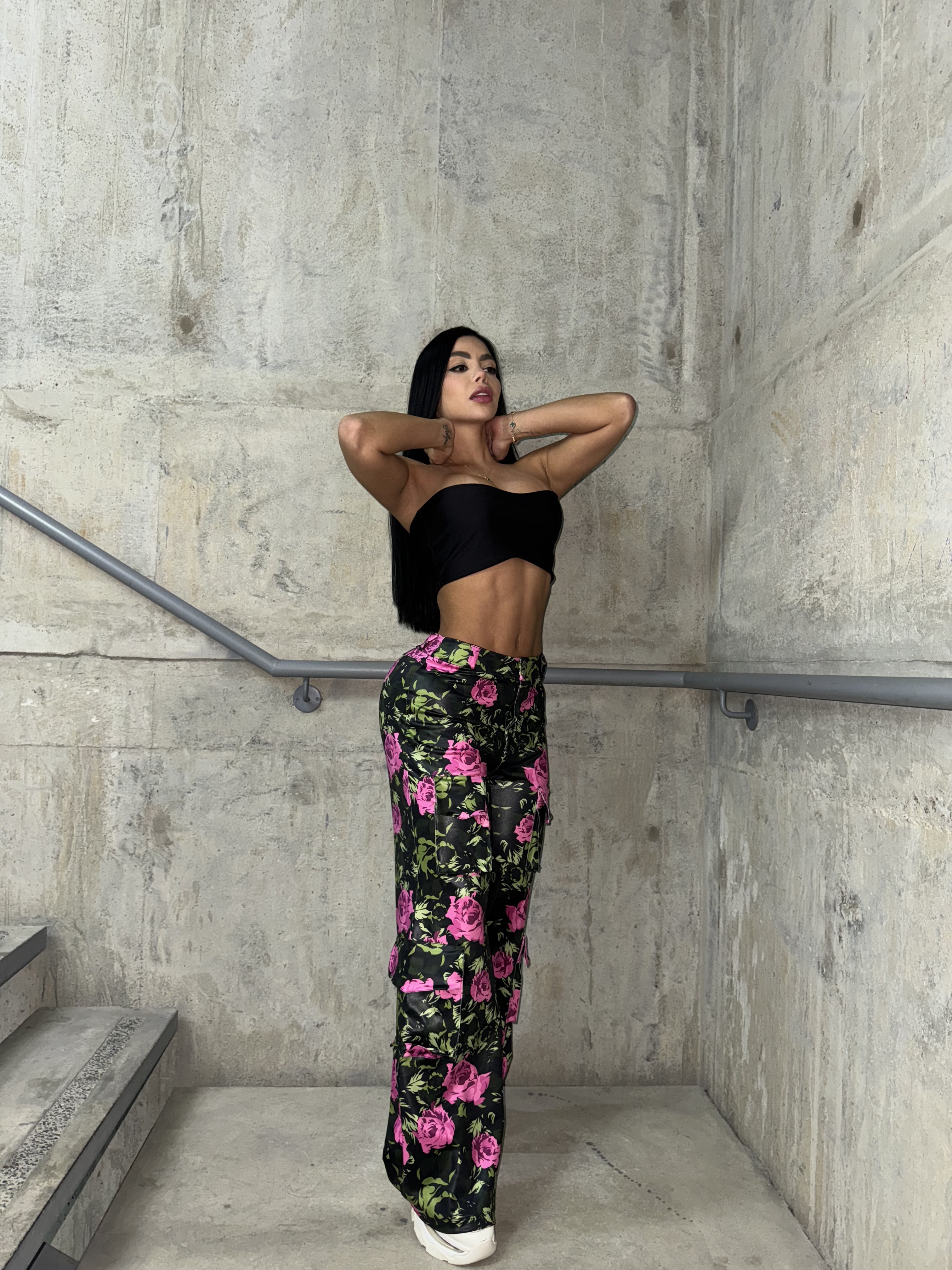 Pantalón efecto cuero Estampado Floral de Rosas Bolsillos Cargo
