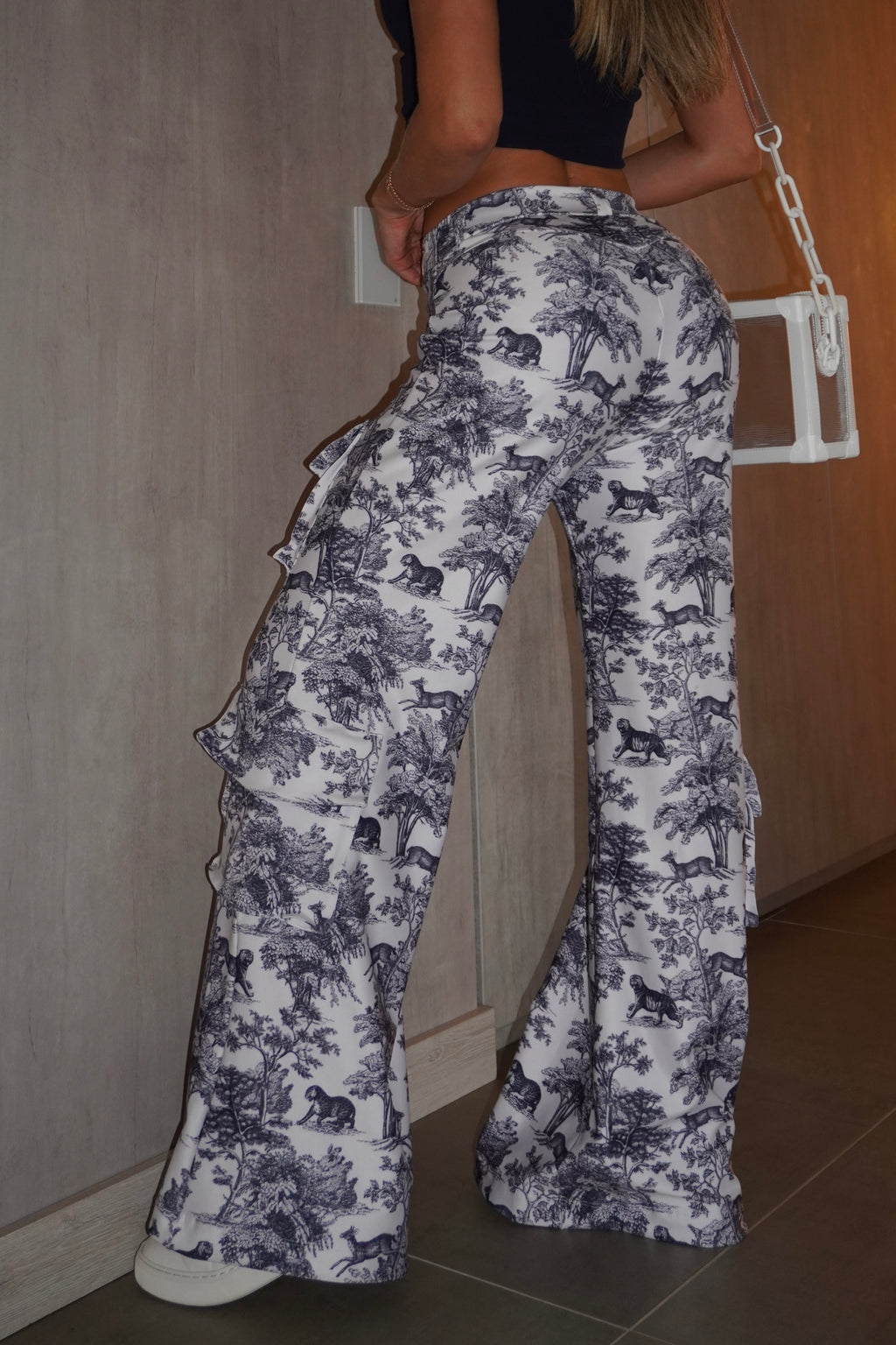 Pantalón  efecto cuero Estampado Toile de Jouy y Bolsillos cargo