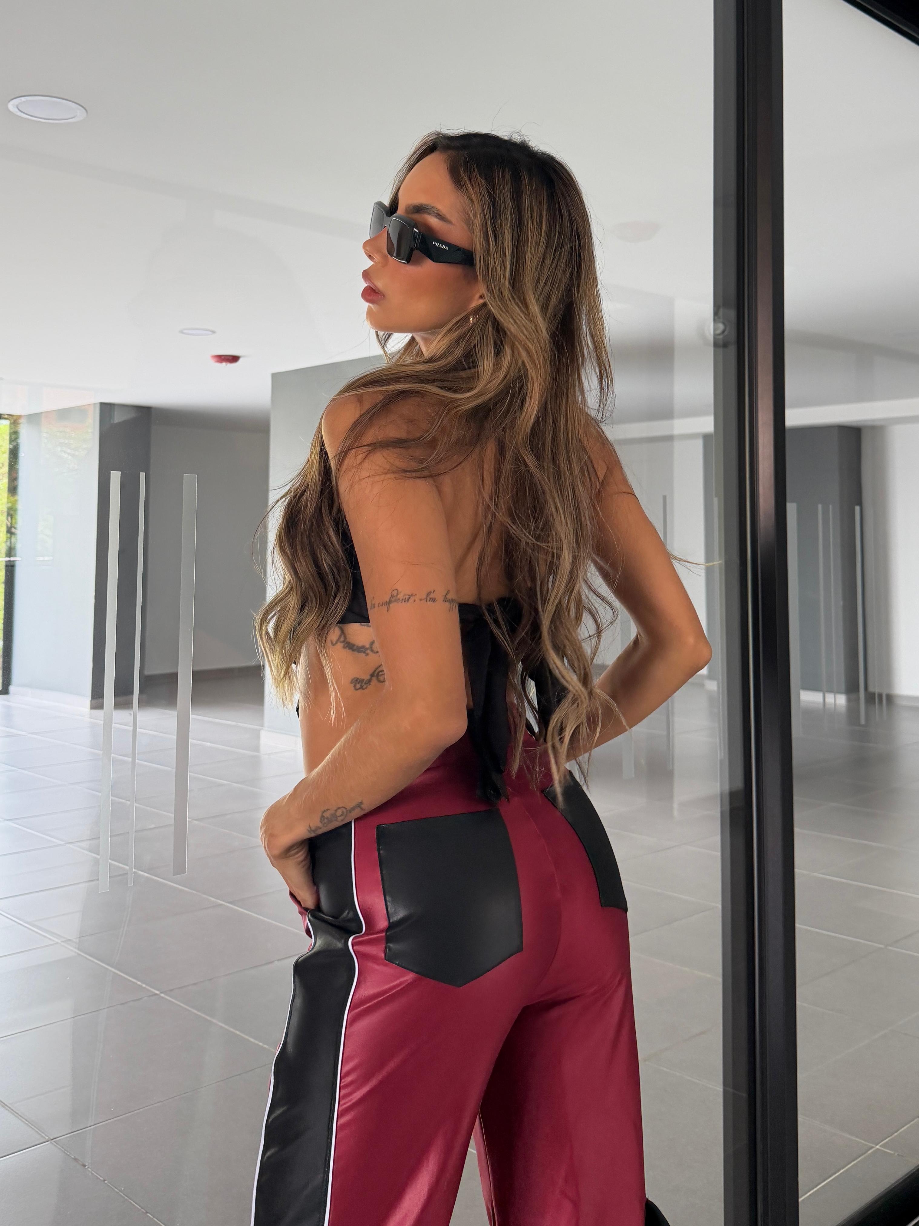 Pantalón efecto cuero Bicolor con Raya Lateral y Bolsillo Cargo